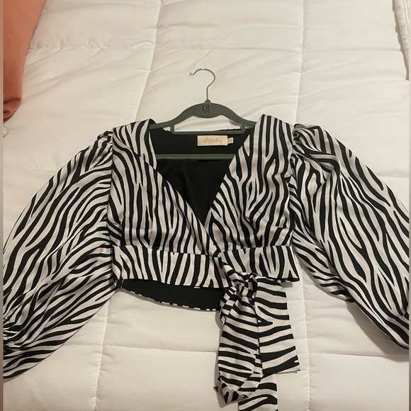 CHOOSY LONG SLEEVED CROP TOP - Picture 2 of 2